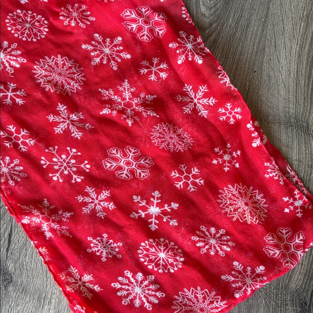 Red Snowflake Patterned Scarf - Picture 3 of 3